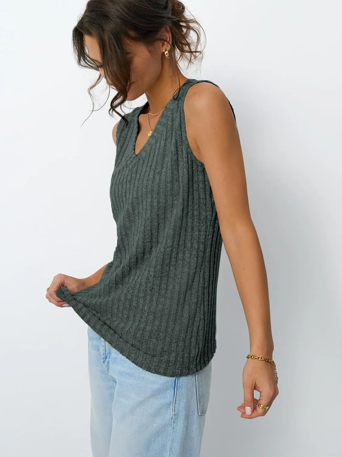 AUTOMET Womens Tank Tops Summer Sleeveless Shirts Spring 2025 V Neck Loose Fit Casual Clothes Trendy Fashion Outfits