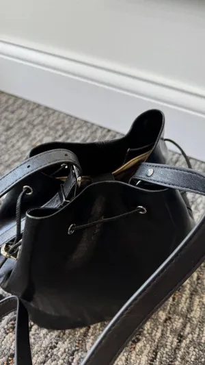 Elegant Allure: Natural Leather Bucket Bag