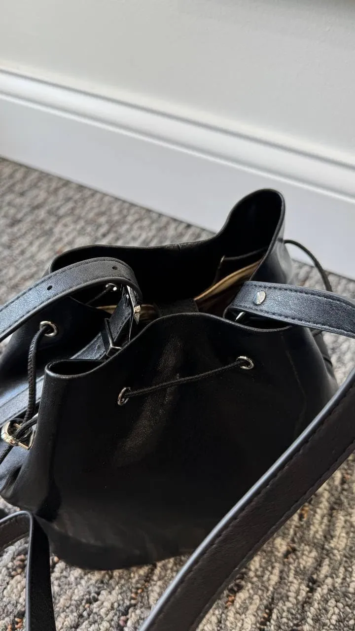 Elegant Allure: Natural Leather Bucket Bag