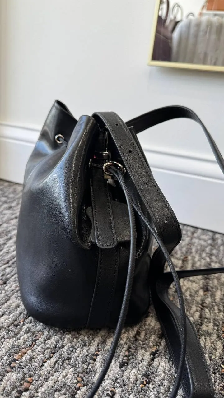 Elegant Allure: Natural Leather Bucket Bag