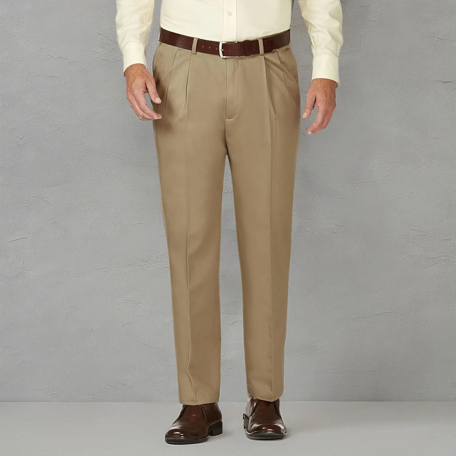 Haggar Men's Work to Weekend Hidden Expandable Waist Classic Fit Pleated Front Pant