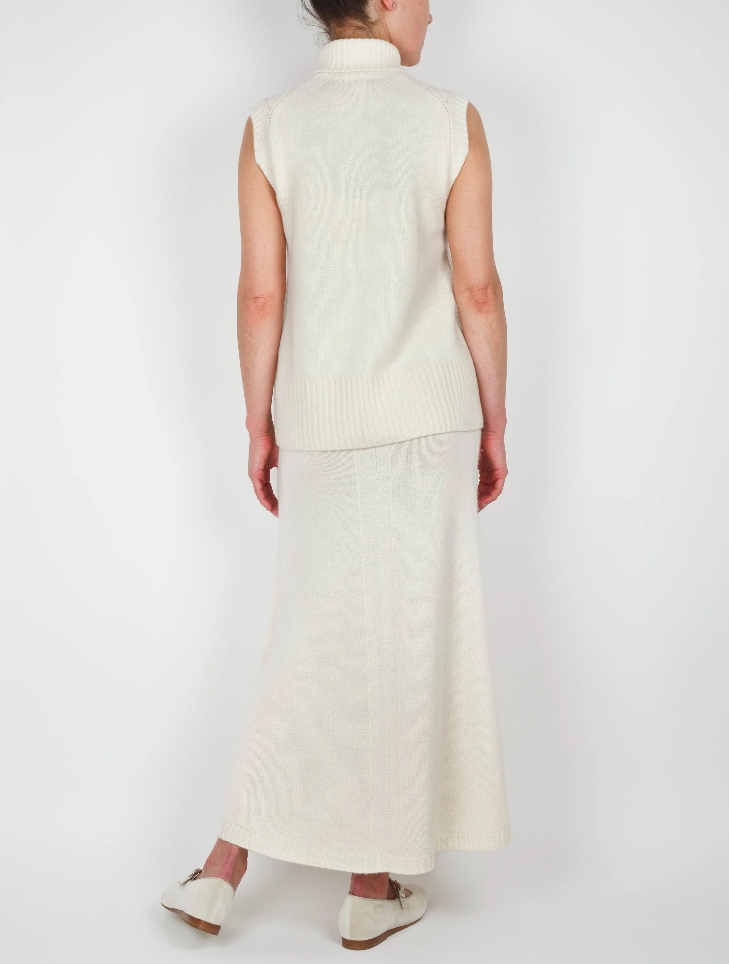 Sleeveless Cashmere Polo Neck