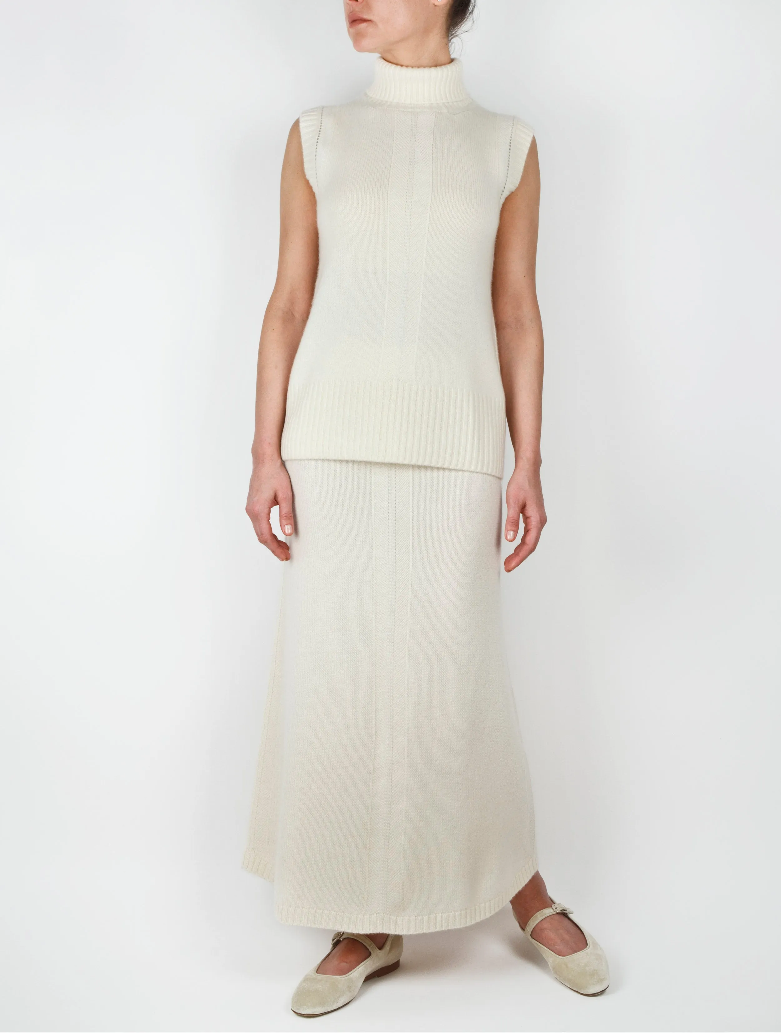 Sleeveless Cashmere Polo Neck