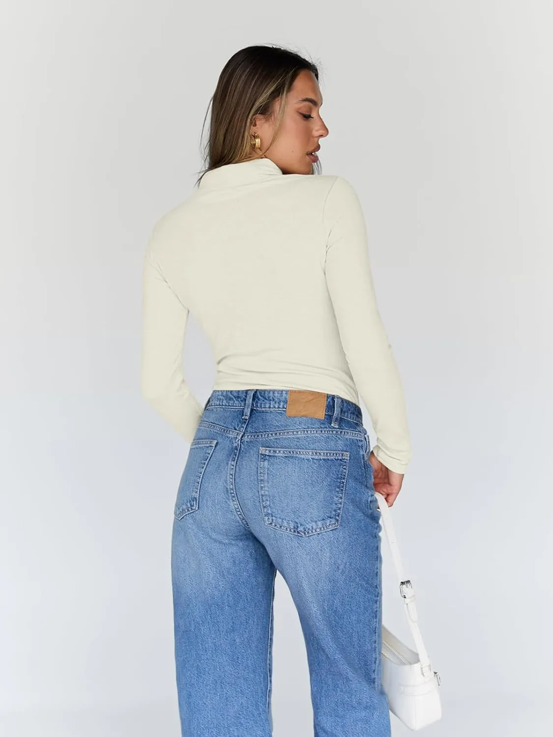 Trendy Queen Women's Turtleneck Long Sleeve Shirts Fall Fashion Basic Thermal Underwear Tops Winter Clothes 2025