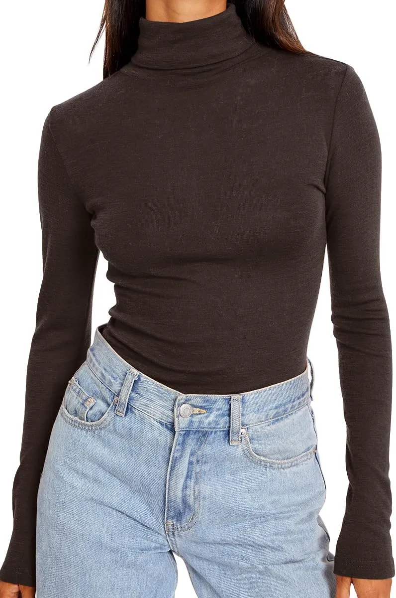 Trendy Queen Women's Turtleneck Long Sleeve Shirts Fall Fashion Basic Thermal Underwear Tops Winter Clothes 2025